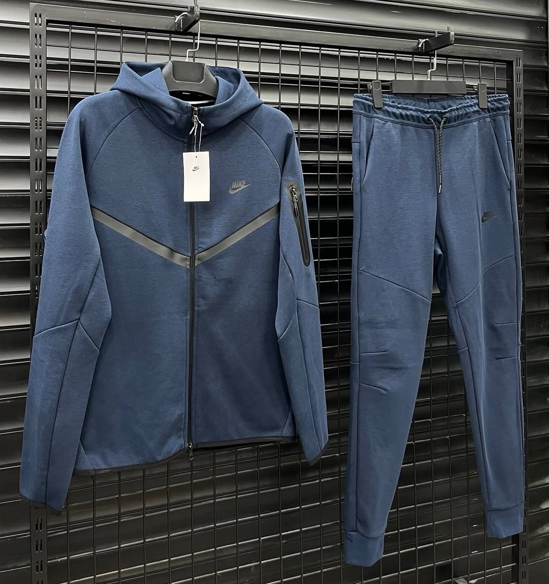 NIKE Tracksuit