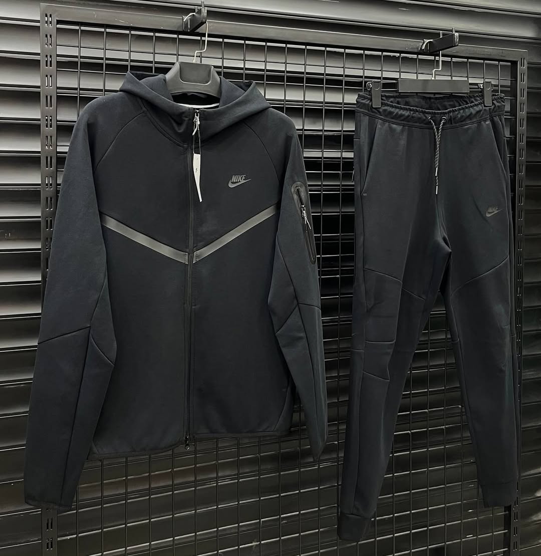 NIKE Tracksuit